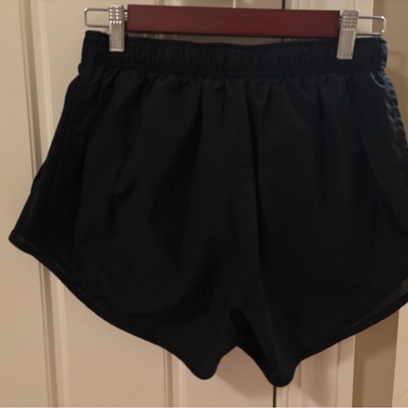 Nike Black Athletic Shorts Lightweight Moisture-Wicking - Picture 2 of 5